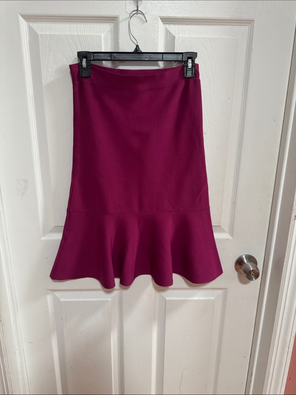 Women’s Fitted Peplum Hem Skirt in Magenta NWOT